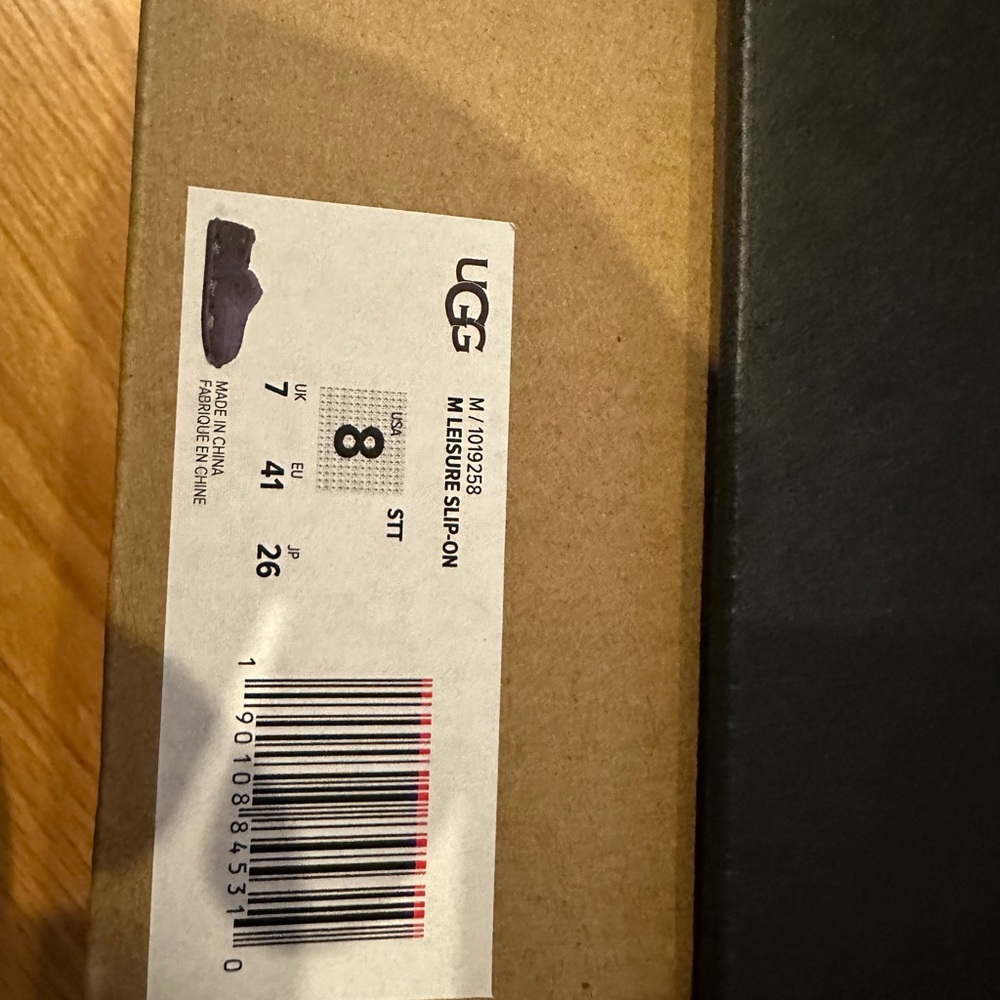 mens ugg slippers size 8 NEW

Brown Uggs 
Comfy and warm slippers - Picture 3 of 4